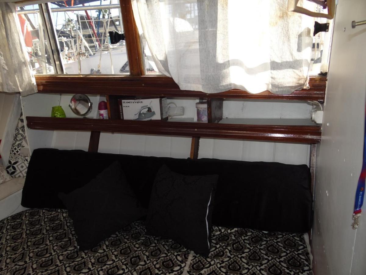 Precioso Barco En Barcelona Hotel Badalona Exterior photo